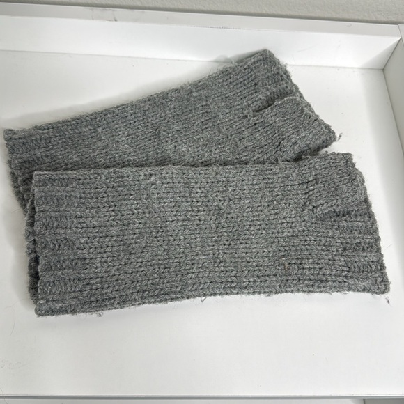 Marmot Knit Fingerless Gloves in Gray - Picture 4 of 4
